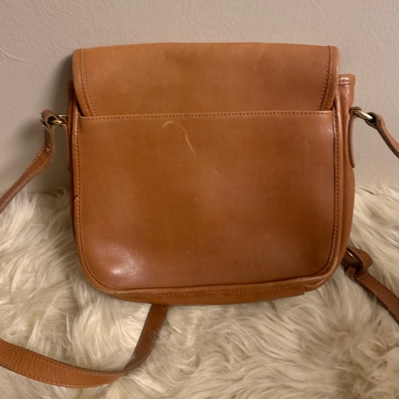 ÉTIENNE AIGNER TAN SHOULDER BAG, SOME WEAR. - Picture 4 of 5